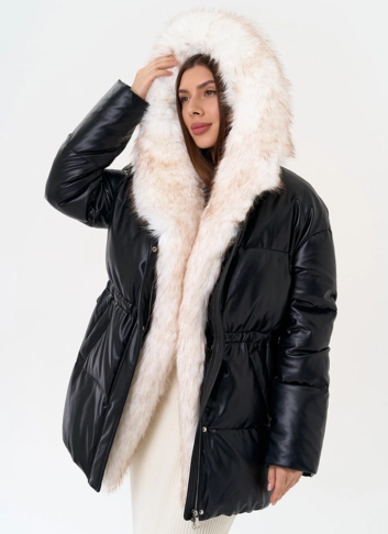 Женский пуховик из эко кожи с отделкой из эко меха