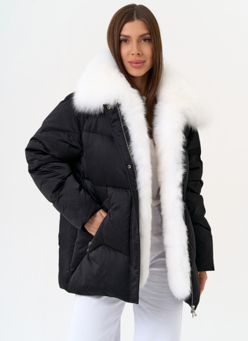 Женский пуховик с отделкой из меха песца