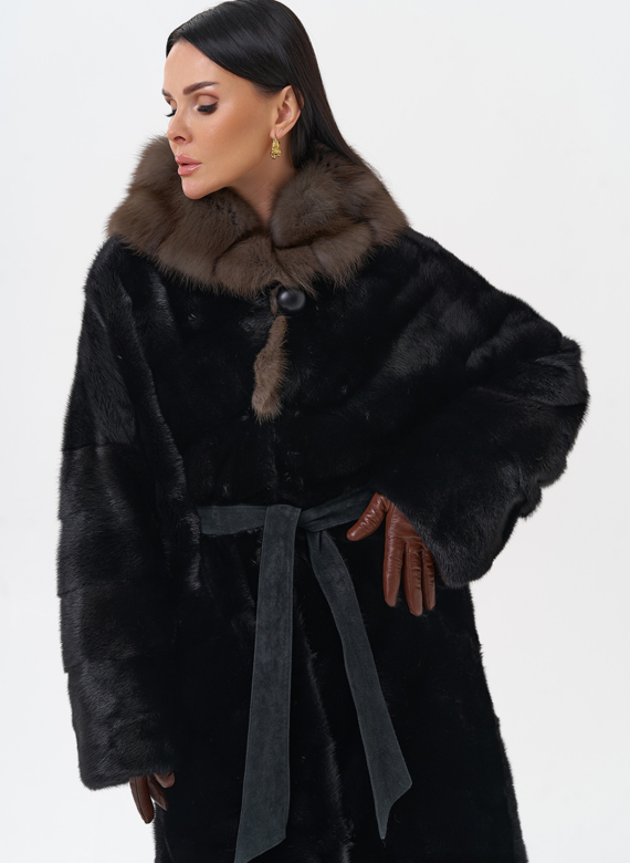 Норковая шуба с капюшоном из меха куницы
