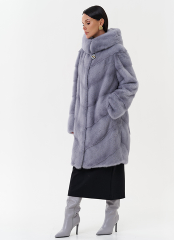 Норковая шуба голубого цвета с капюшоном