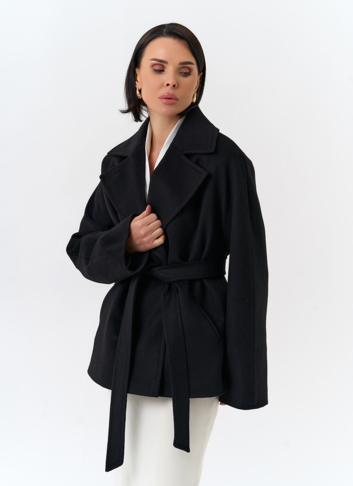 Женское укороченное пальто с английским воротником