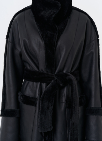 Женская двухсторонняя дубленка с воротником стойкой