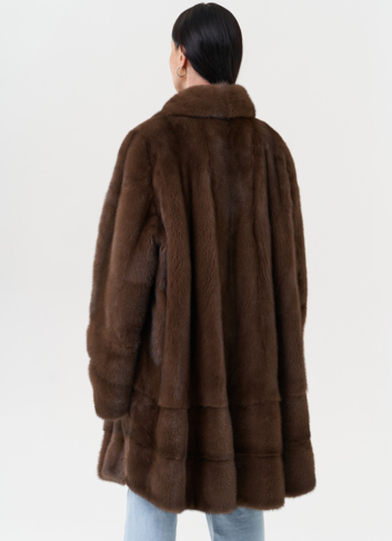 Женская шуба из меха норки