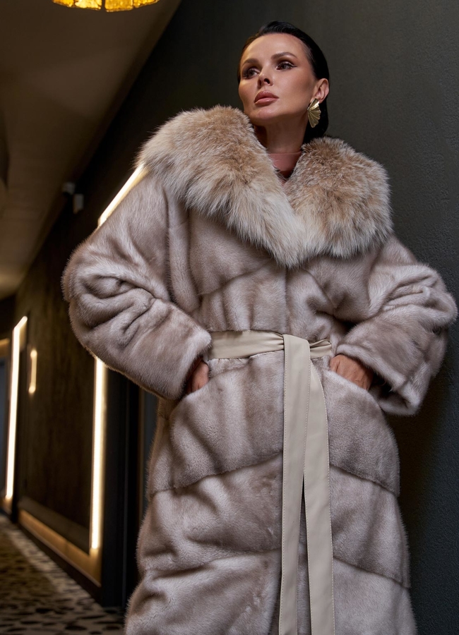 Женская норковая шуба с капюшоном из рыси модель № 27838 универмаг малина