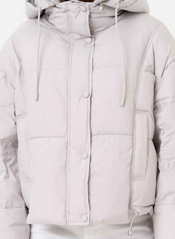 Женский короткий пуховик с капюшоном