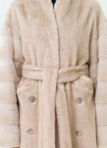 Женское пальто из эко меха