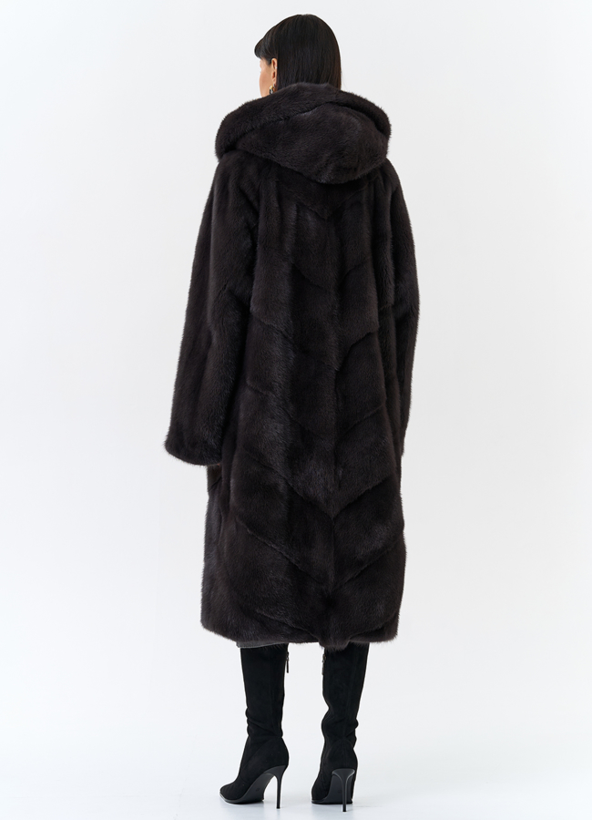 Женская шуба из норки силуэта баллон с капюшоном модель № 24752 в рассрочку