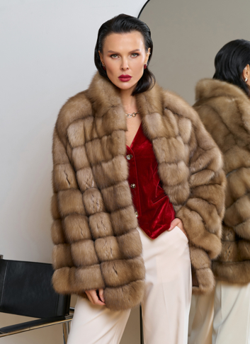 Женская шуба из куницы с воротником Женская шуба из куницы с воротником