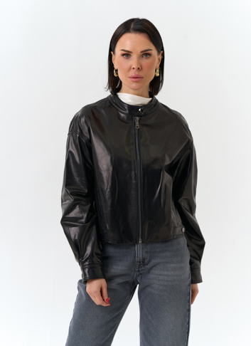 Женская короткая куртка из натуральной кожи 