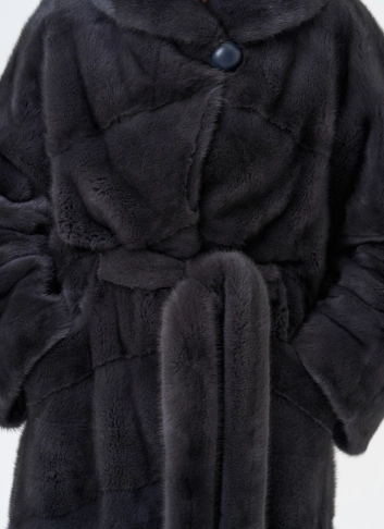 Женская шуба из меха норки с капюшоном фото