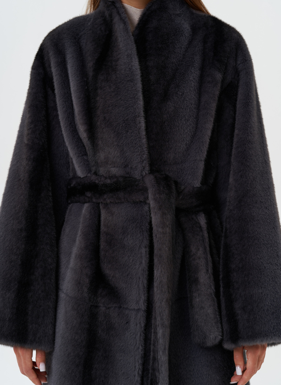 Длинное пальто из эко меха с принтом деграде