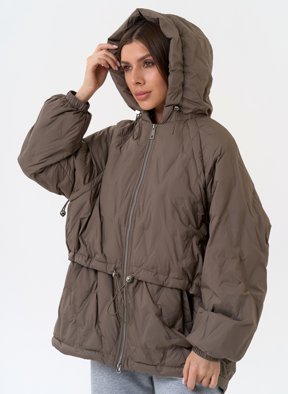 Женская куртка в коричневом цвете с капюшоном