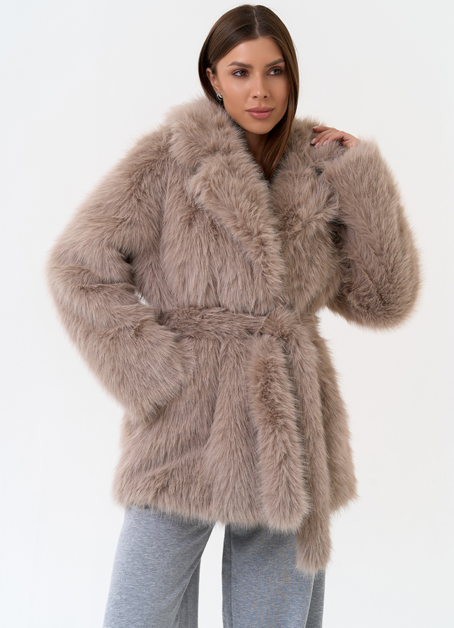 Женская шуба из эко меха в бежевом цвете модель № 31243 в кредит