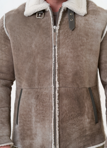 Светлая мужская дубленка