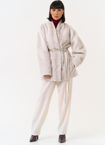 Светлая шуба из эко меха