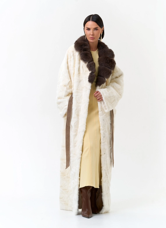 Длинная шуба с воротником из меха песца фото