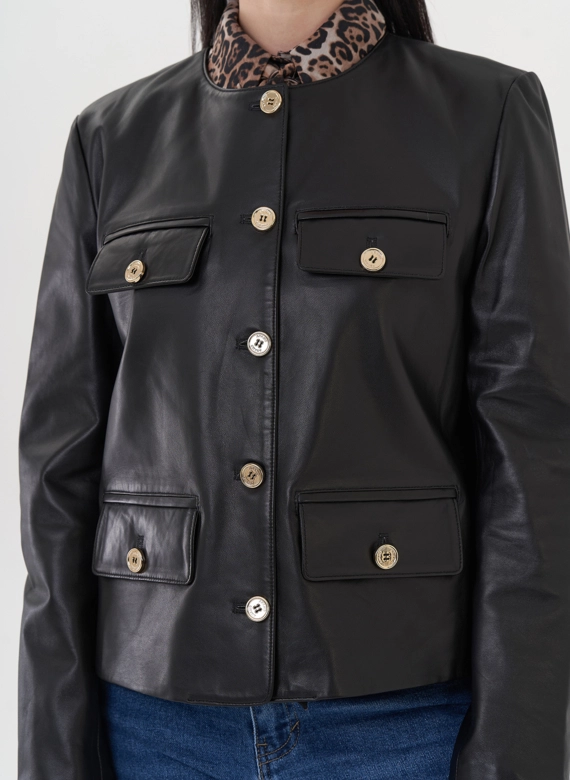 Жакет из натуральной кожи с акцентными пуговицами