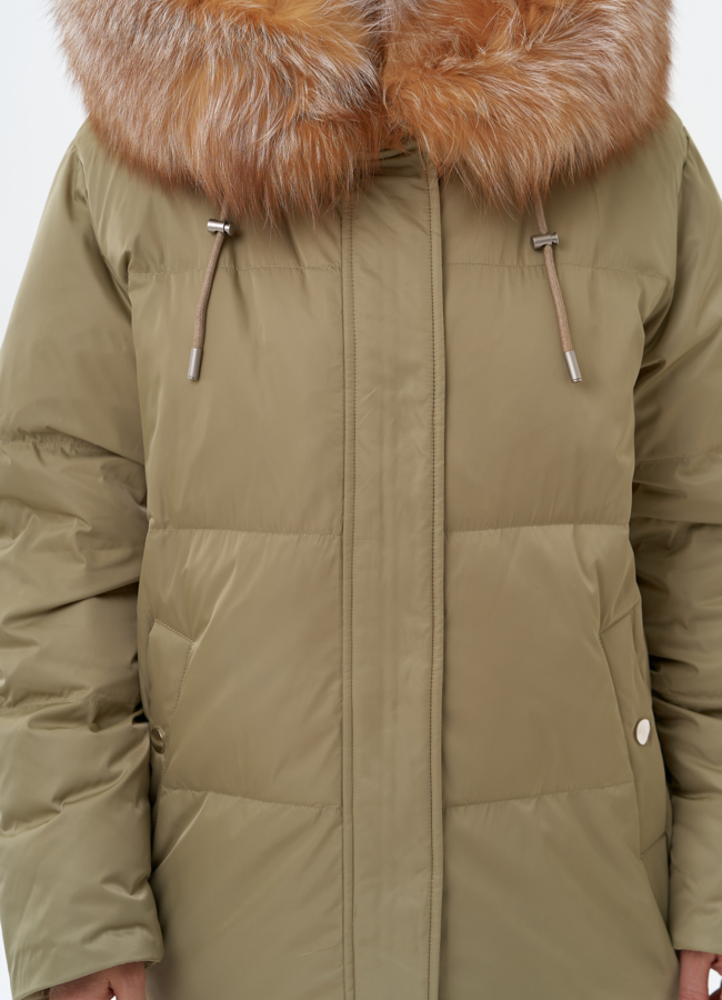 Пуховик с капюшоном из меха лисы модель № 29355 универмаг малина