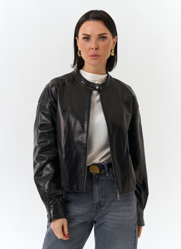 Женская короткая куртка из натуральной кожи 