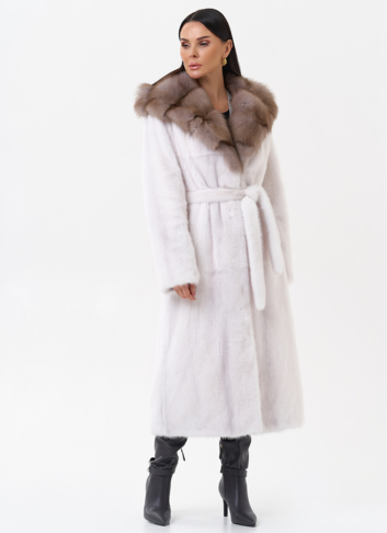 Белая шуба из норки с куницей