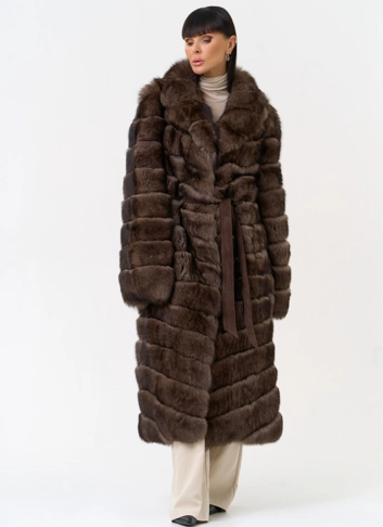 Длинная шуба из меха песца с английским воротником