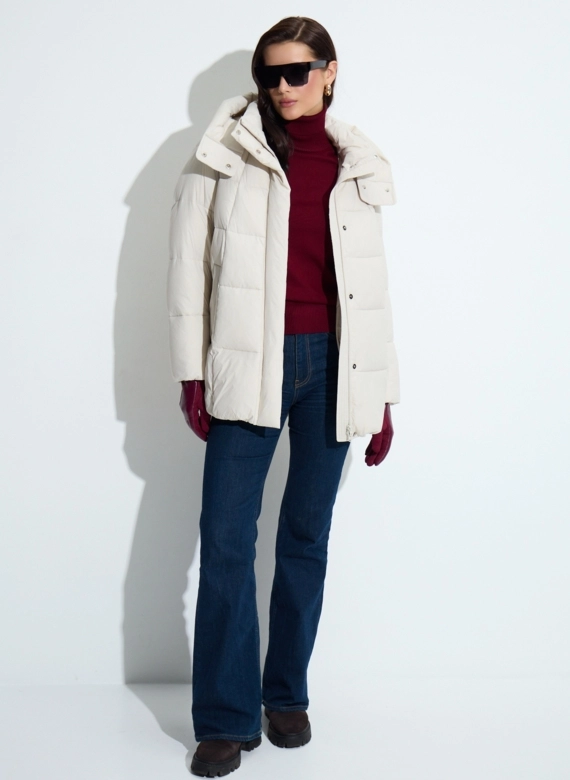 Женский пуховик с капюшоном фото