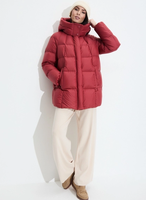 Женский пуховик с капюшоном фото