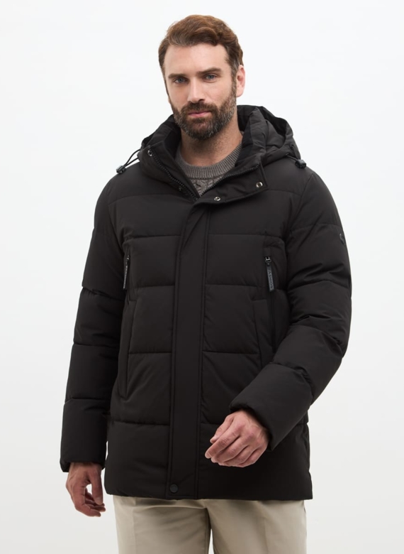 Мужской пуховик черного цвета