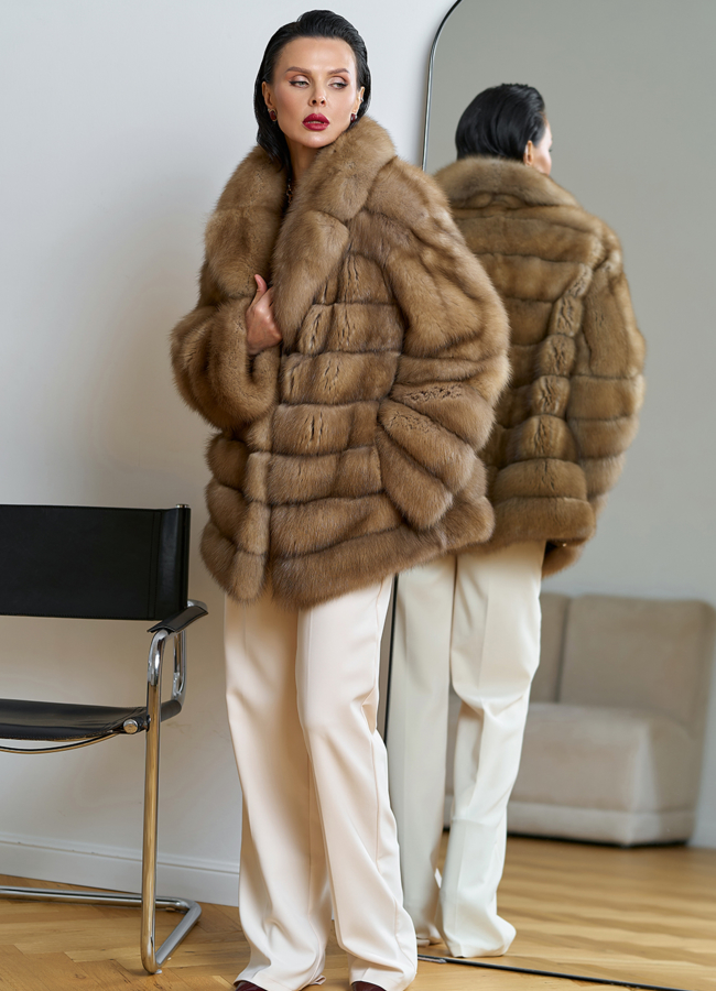 фото Женская шуба из куницы с английским воротником модель № 31726